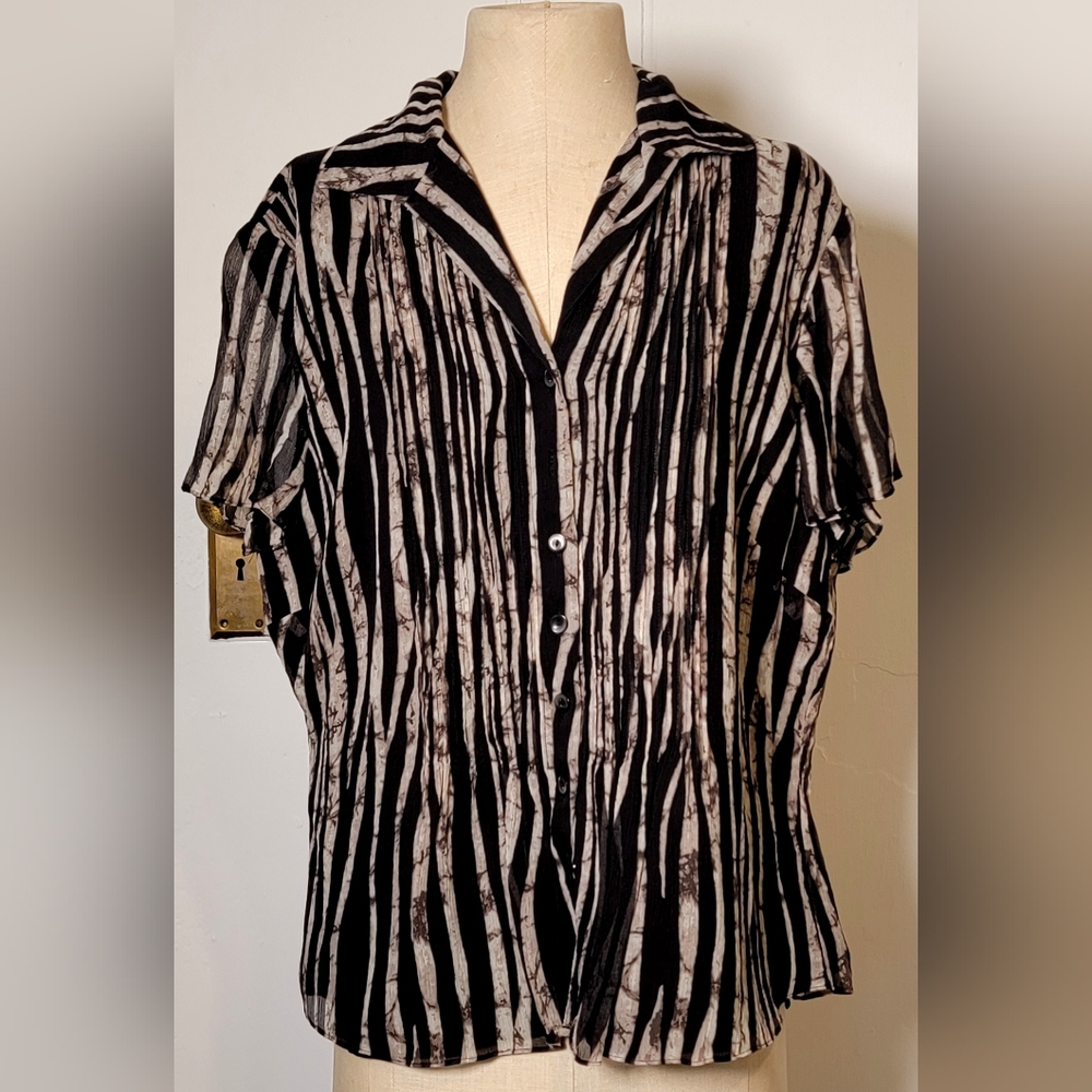 Jones NY 100 % silk black, off white and tan short sleeve shirt. Size 14.
